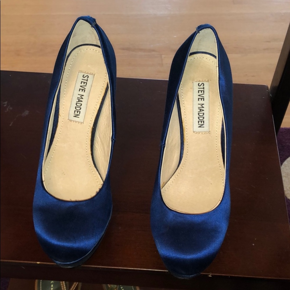 Steve Madden pumps blue satin like new